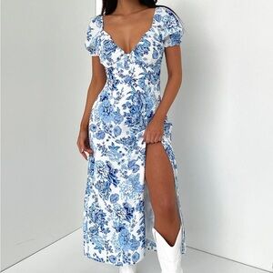 THATSOFETCH Floral Blue and White Maxi Dress